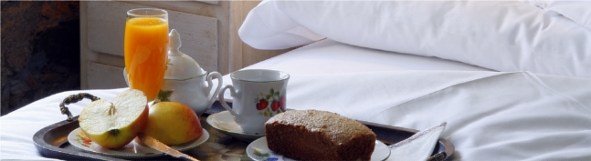 Cabecera Ayuntamiento de Cangas del Narca. Desayuno turismo rural
