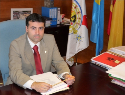 José Luis Fontaniella Fernández, alcalde de Cangas del Narcea en el despacho de alcald&acute;&acute;ia
