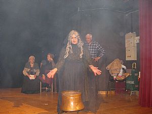 Representación teatral Rompiendo Distancias