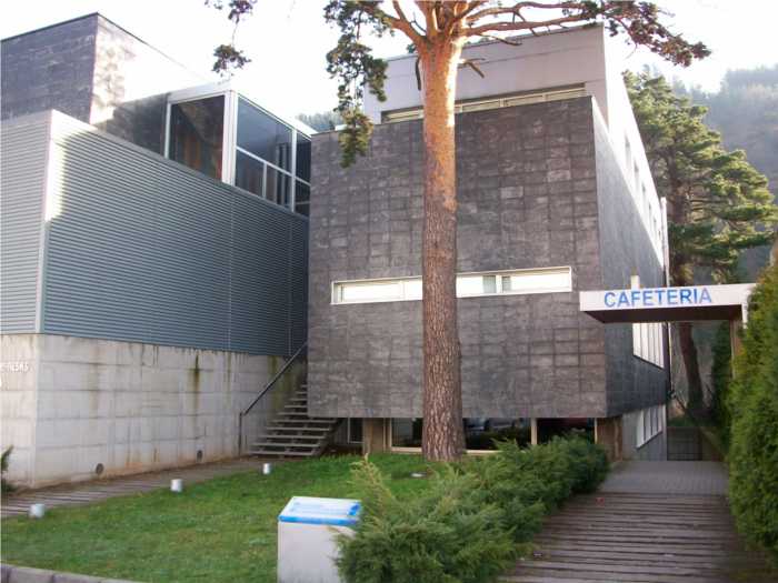 Fachada del Centro de Empresas de Obanca