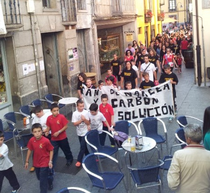Manifestación por las calles de Cangas del Narcea