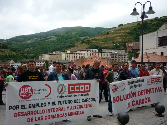 Personas concentradas en apoyo a la minería