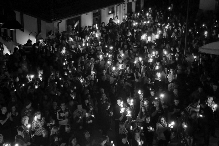 Marcha nocturna a la luz de las velas